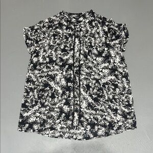 Simply Vera Vera Wang All Over Design Lightweight Shirt (Women’s Large)